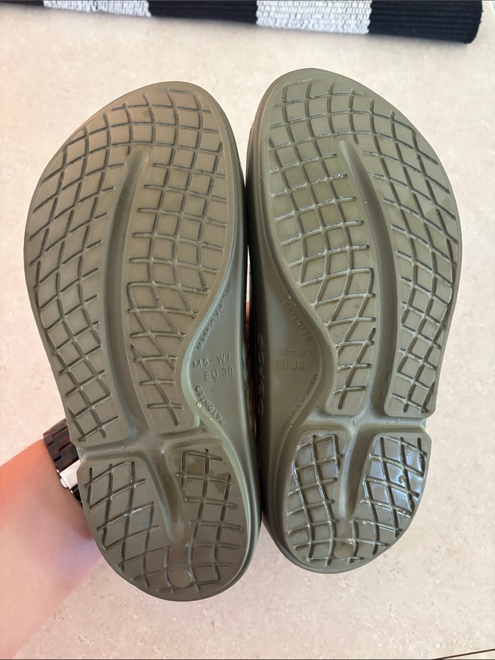 Oofos Ooahh Slide Sandal - Picture 5 of 5
